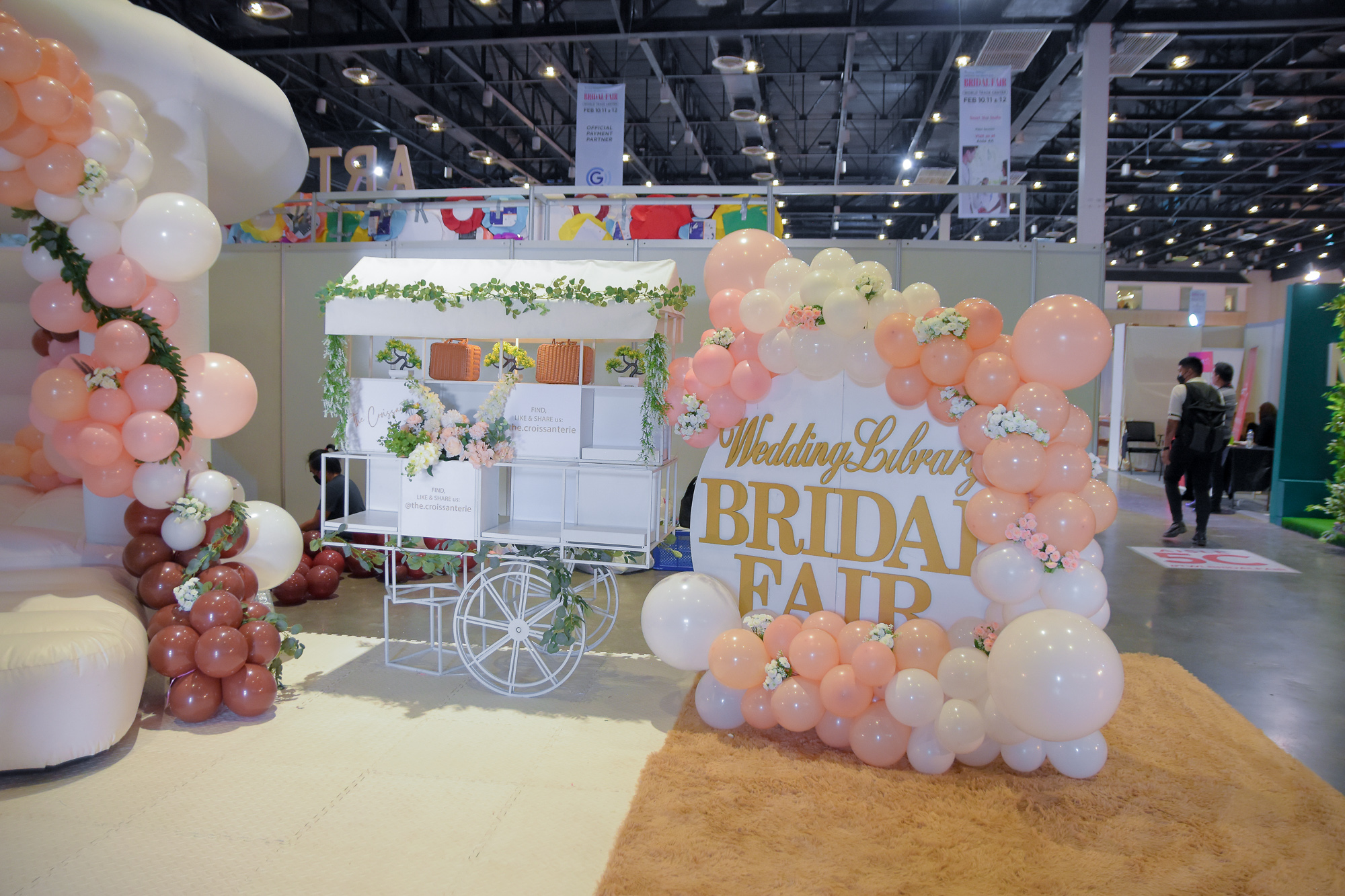 モーダルウィンドウで表示します。