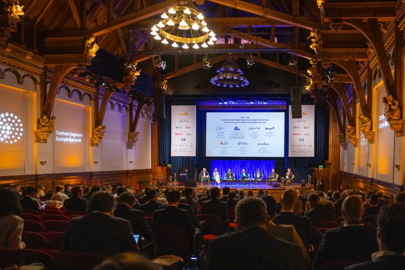 モーダルウィンドウで表示します。