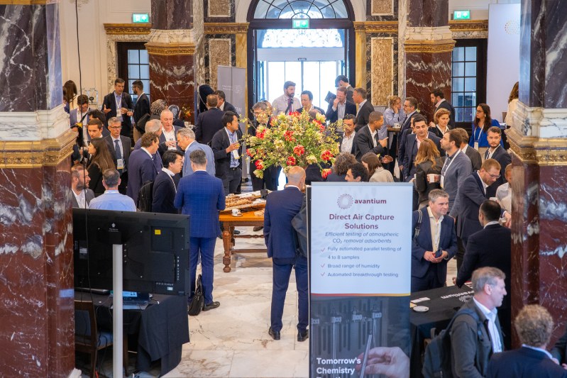 モーダルウィンドウで表示します。