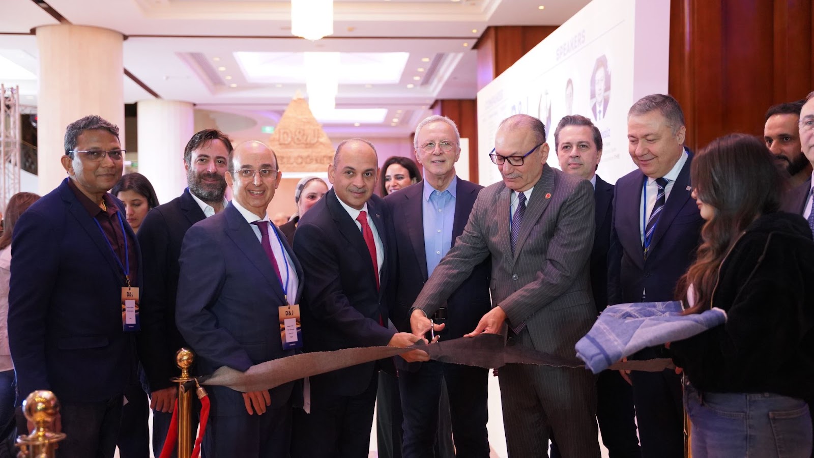 モーダルウィンドウで表示します。