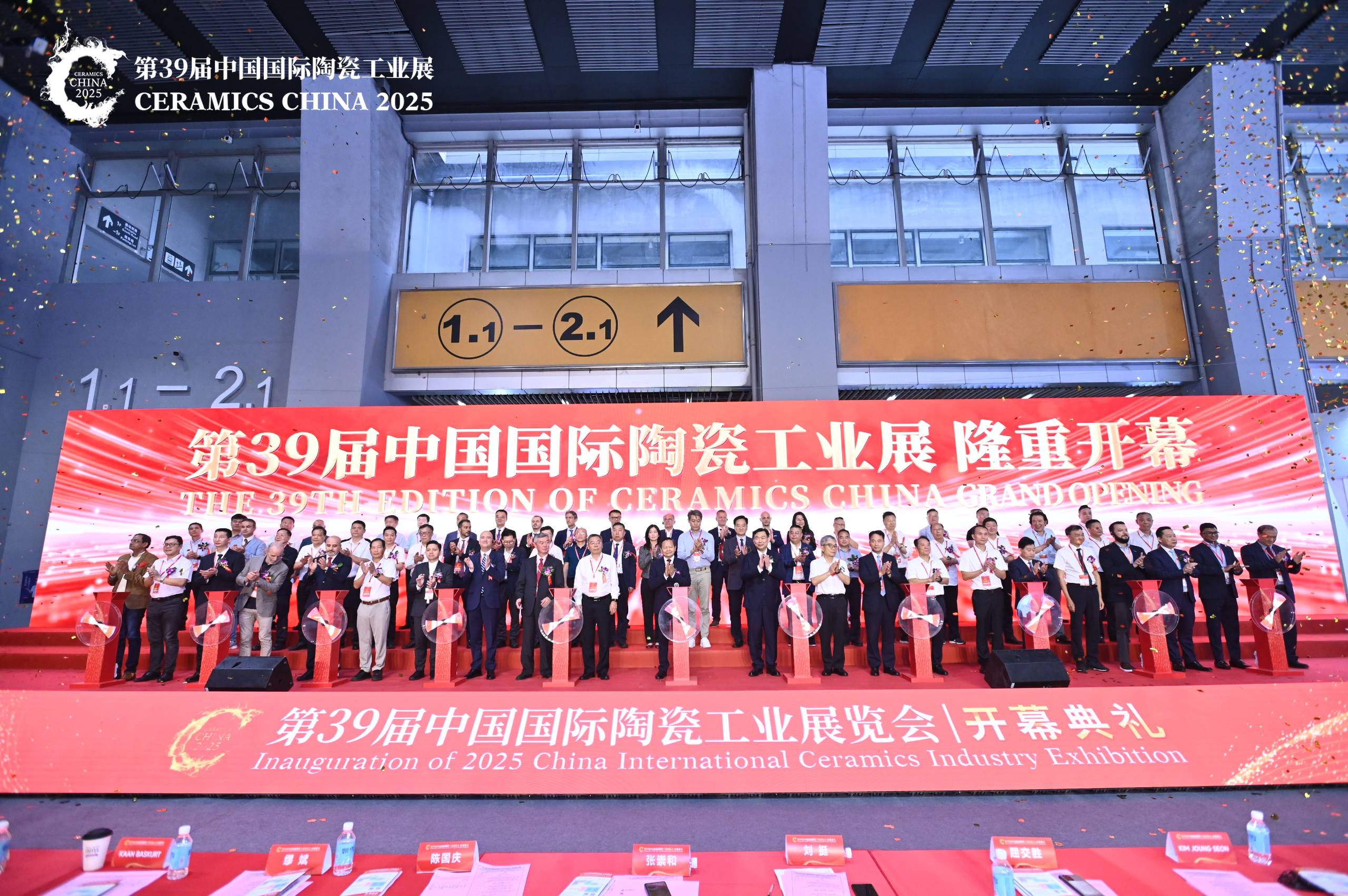 モーダルウィンドウで表示します。