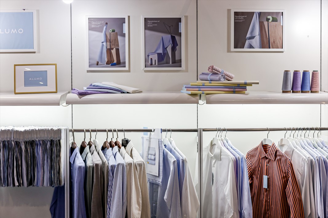 モーダルウィンドウで表示します。