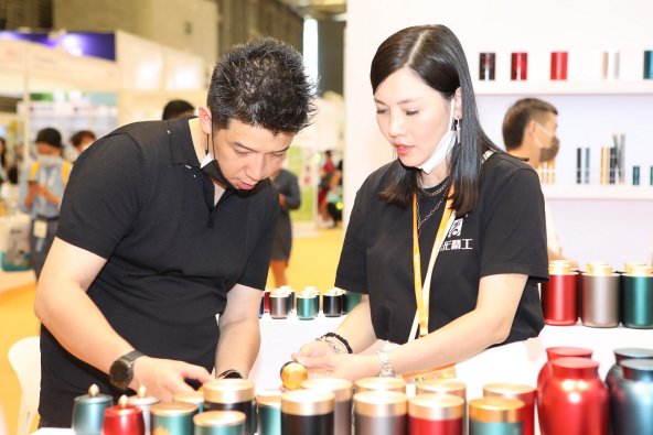 モーダルウィンドウで表示します。