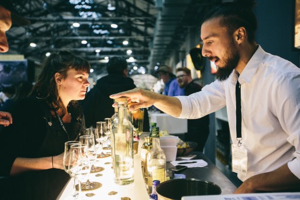 モーダルウィンドウで表示します。