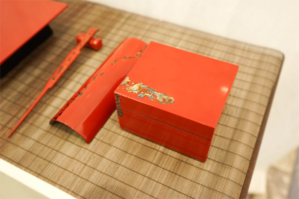 モーダルウィンドウで表示します。