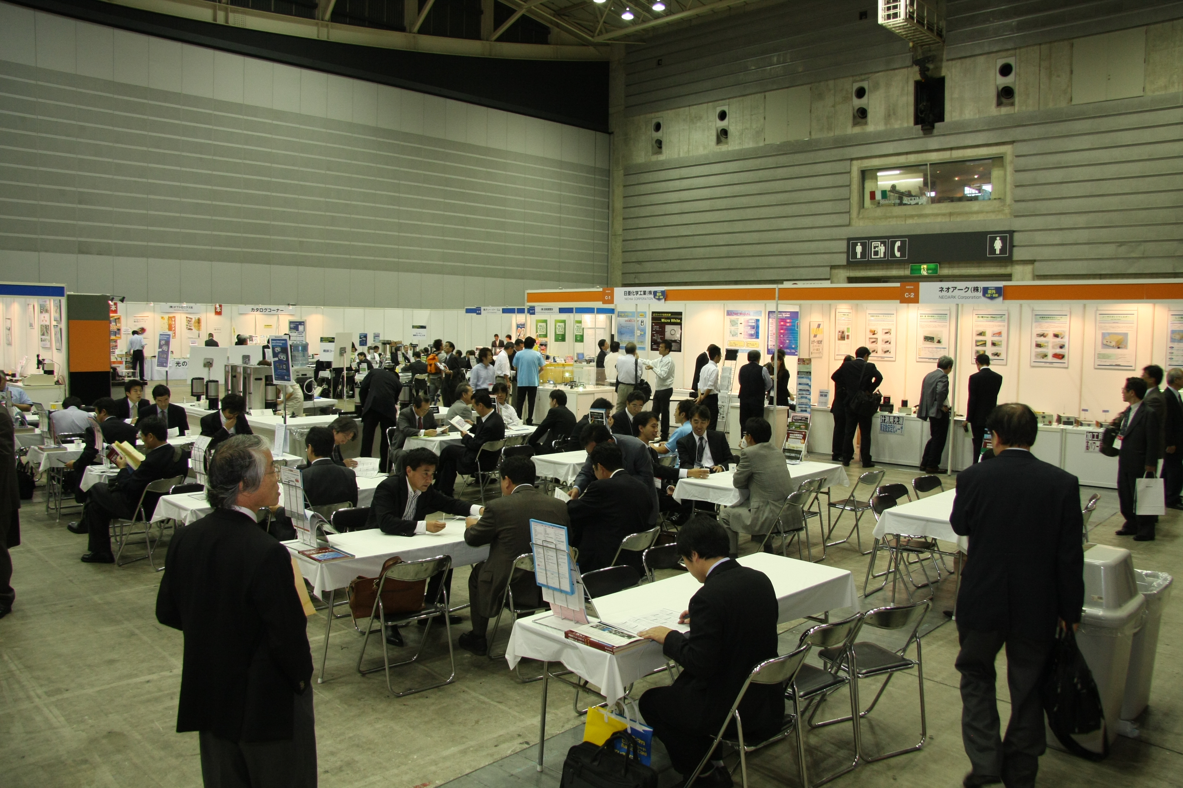 モーダルウィンドウで表示します。