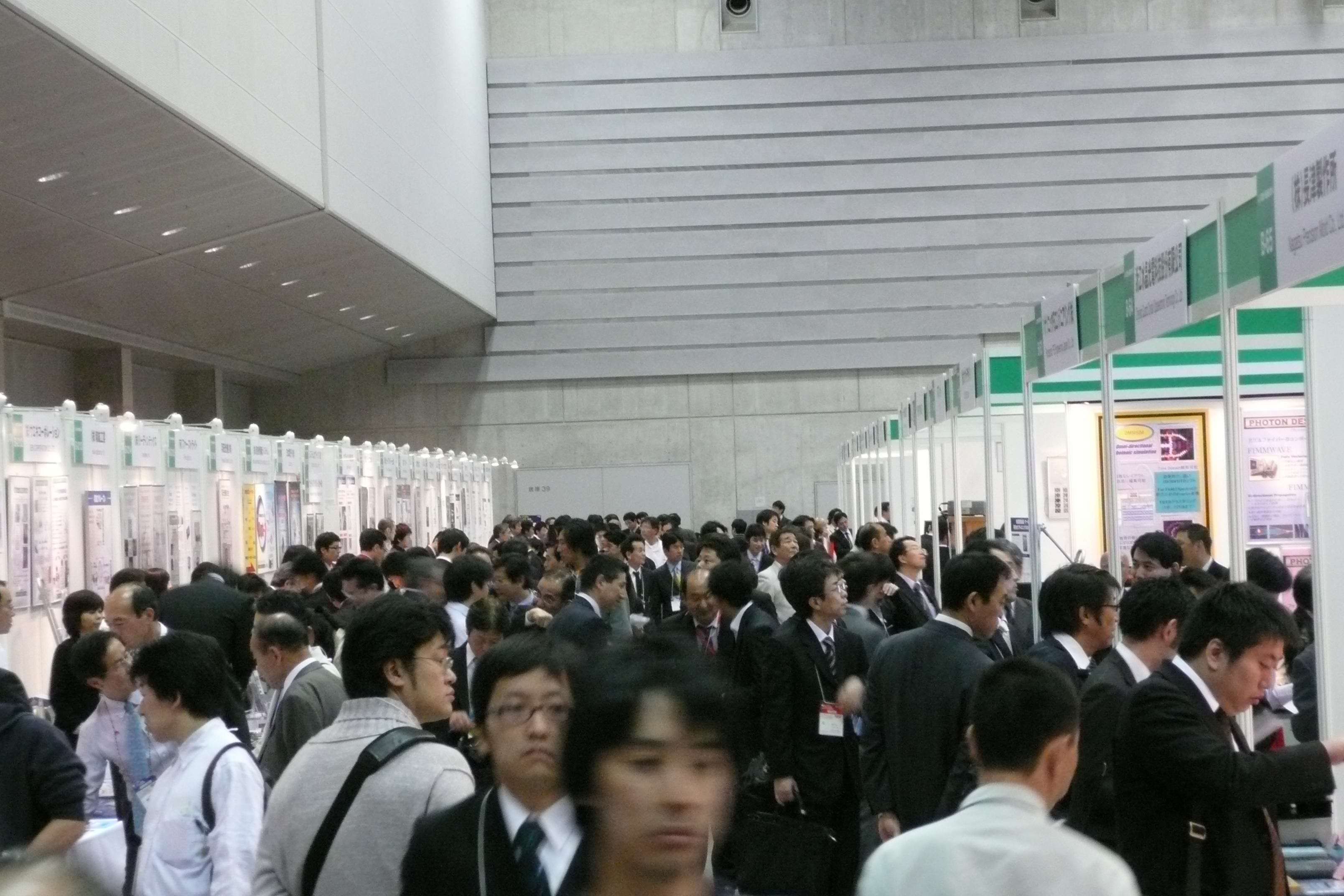 モーダルウィンドウで表示します。