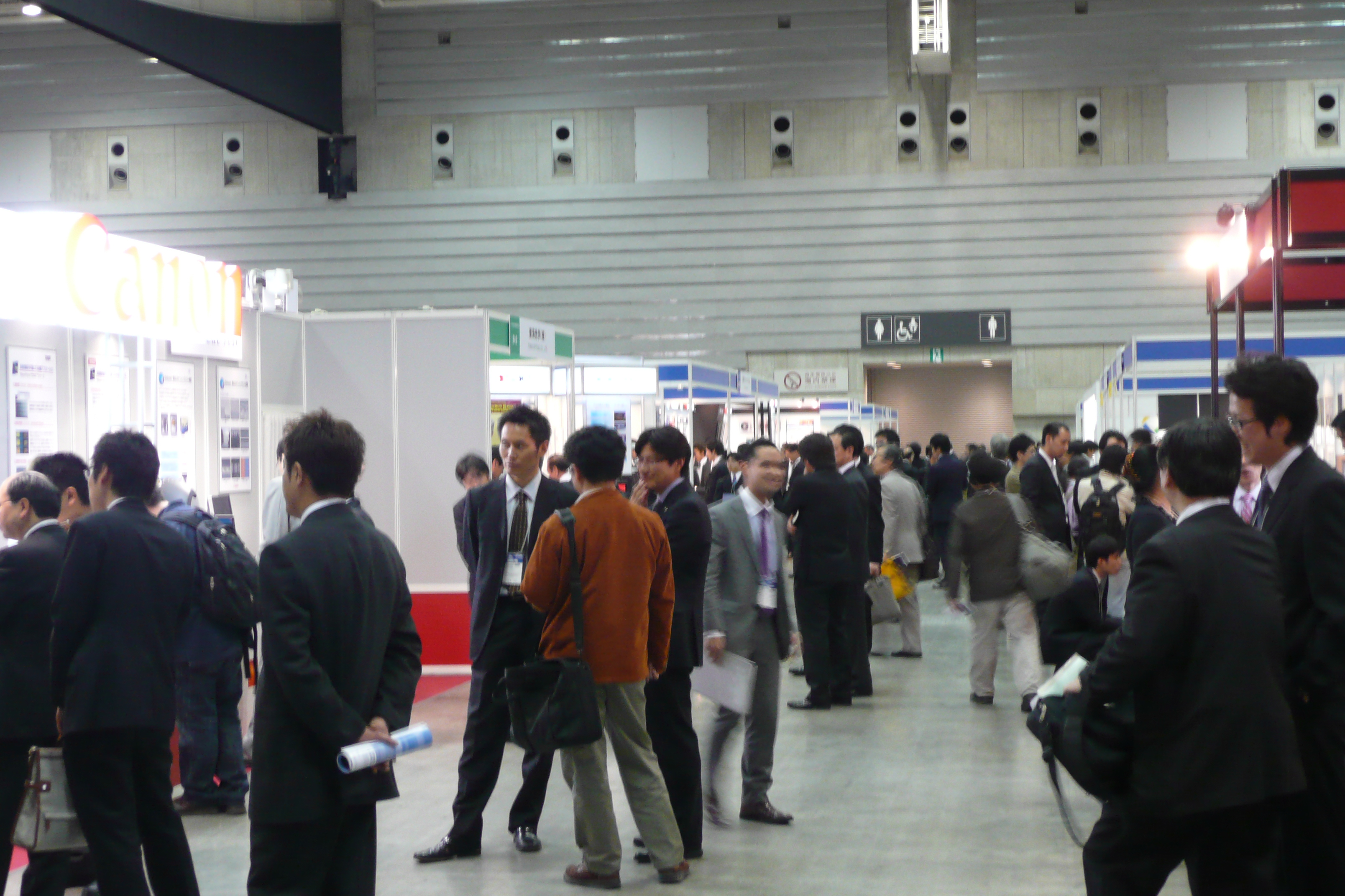 モーダルウィンドウで表示します。