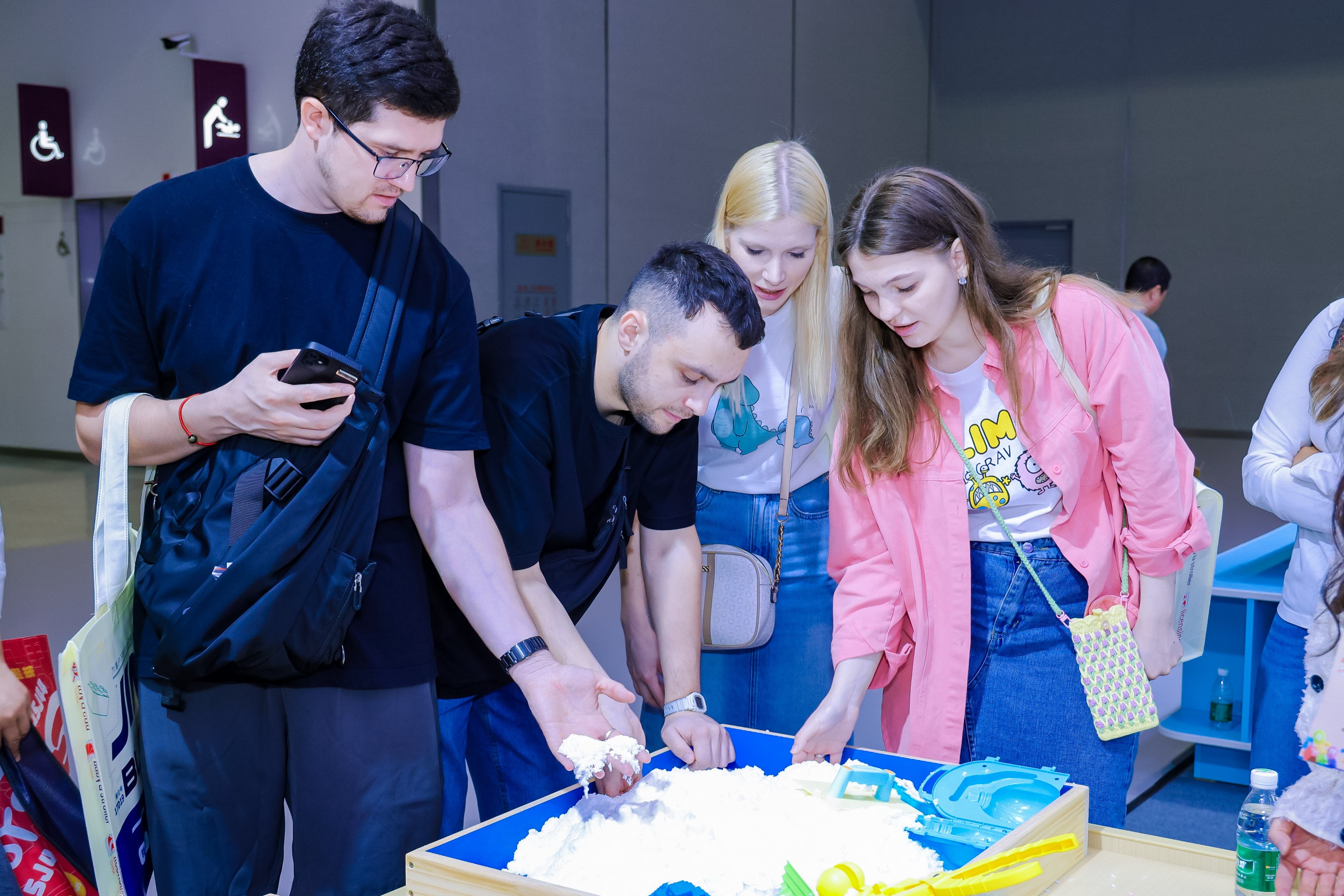 モーダルウィンドウで表示します。