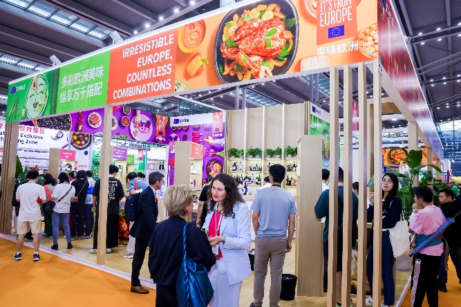 モーダルウィンドウで表示します。