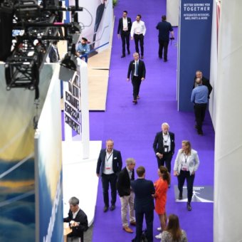 モーダルウィンドウで表示します。