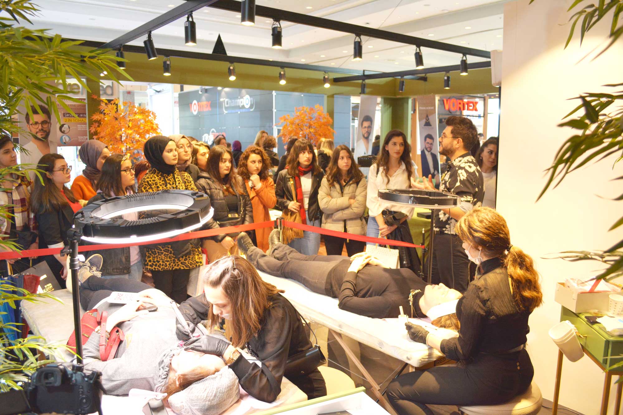 モーダルウィンドウで表示します。