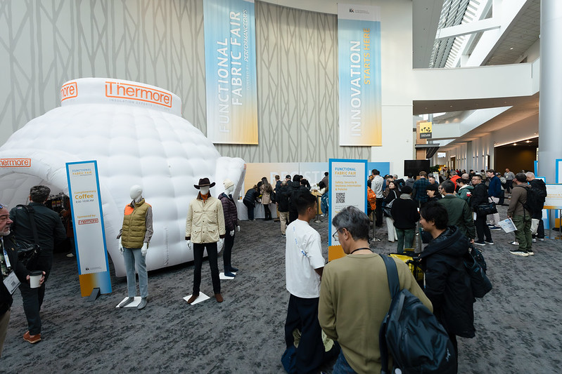 モーダルウィンドウで表示します。