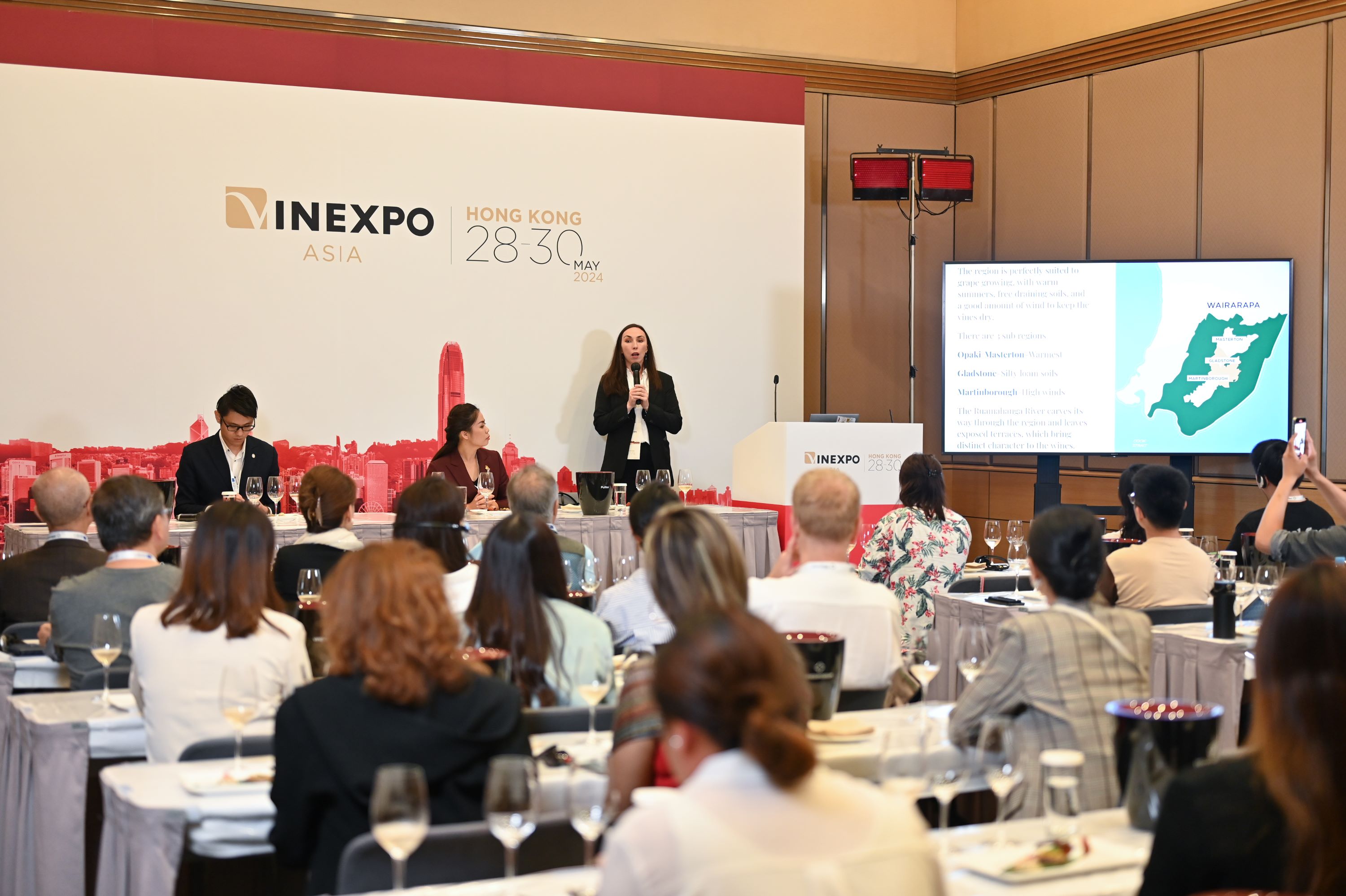 モーダルウィンドウで表示します。