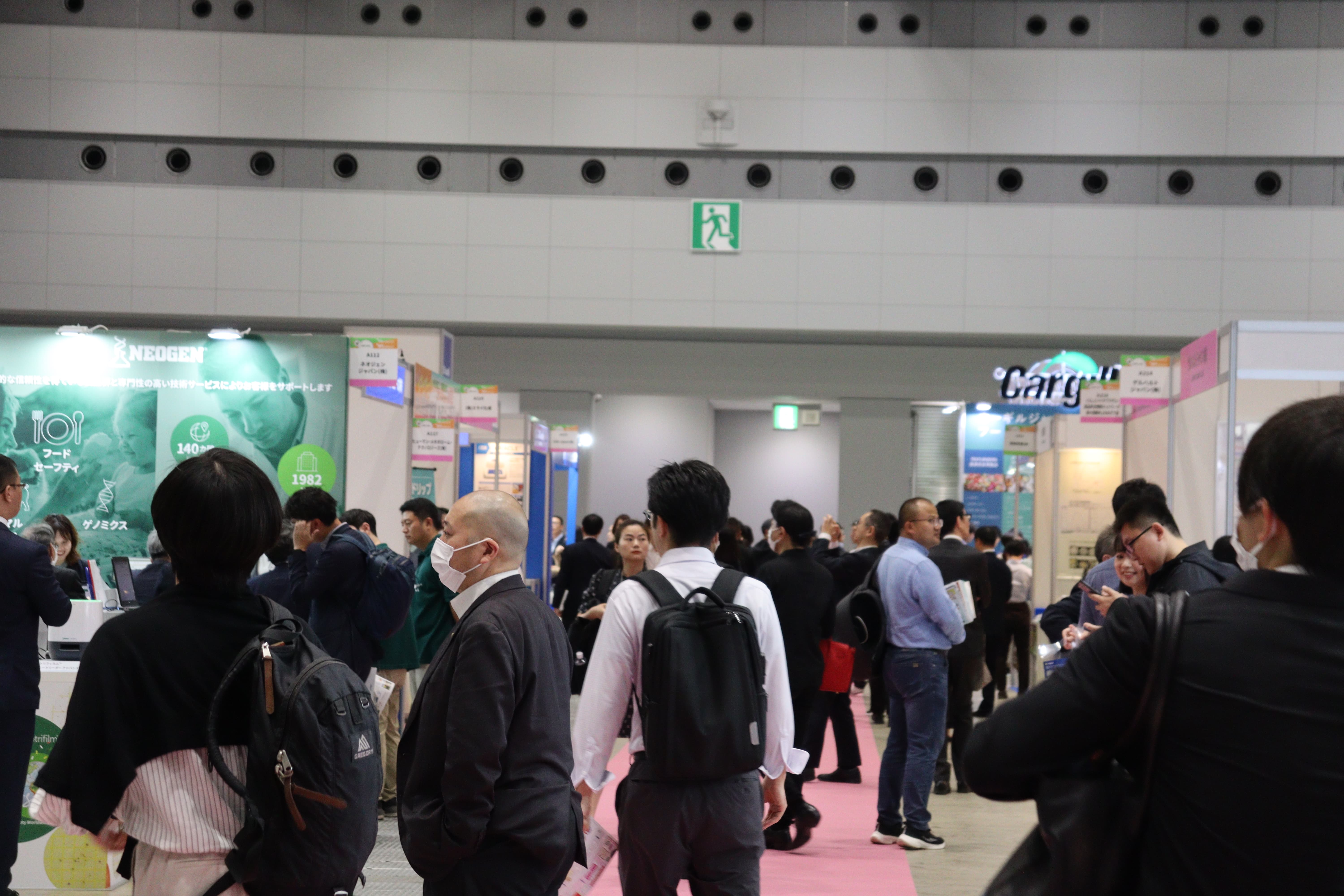 モーダルウィンドウで表示します。