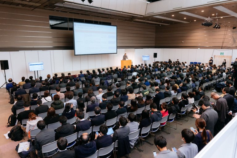 モーダルウィンドウで表示します。