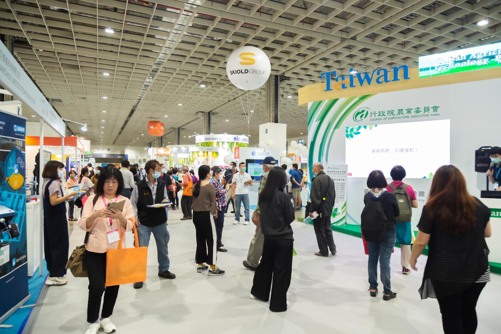 モーダルウィンドウで表示します。