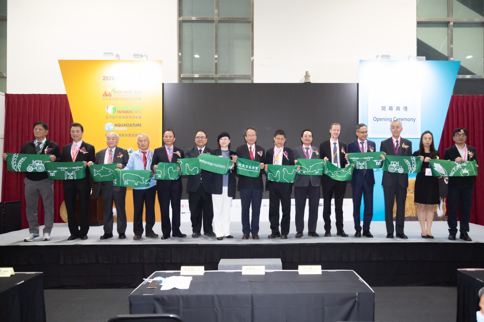 モーダルウィンドウで表示します。