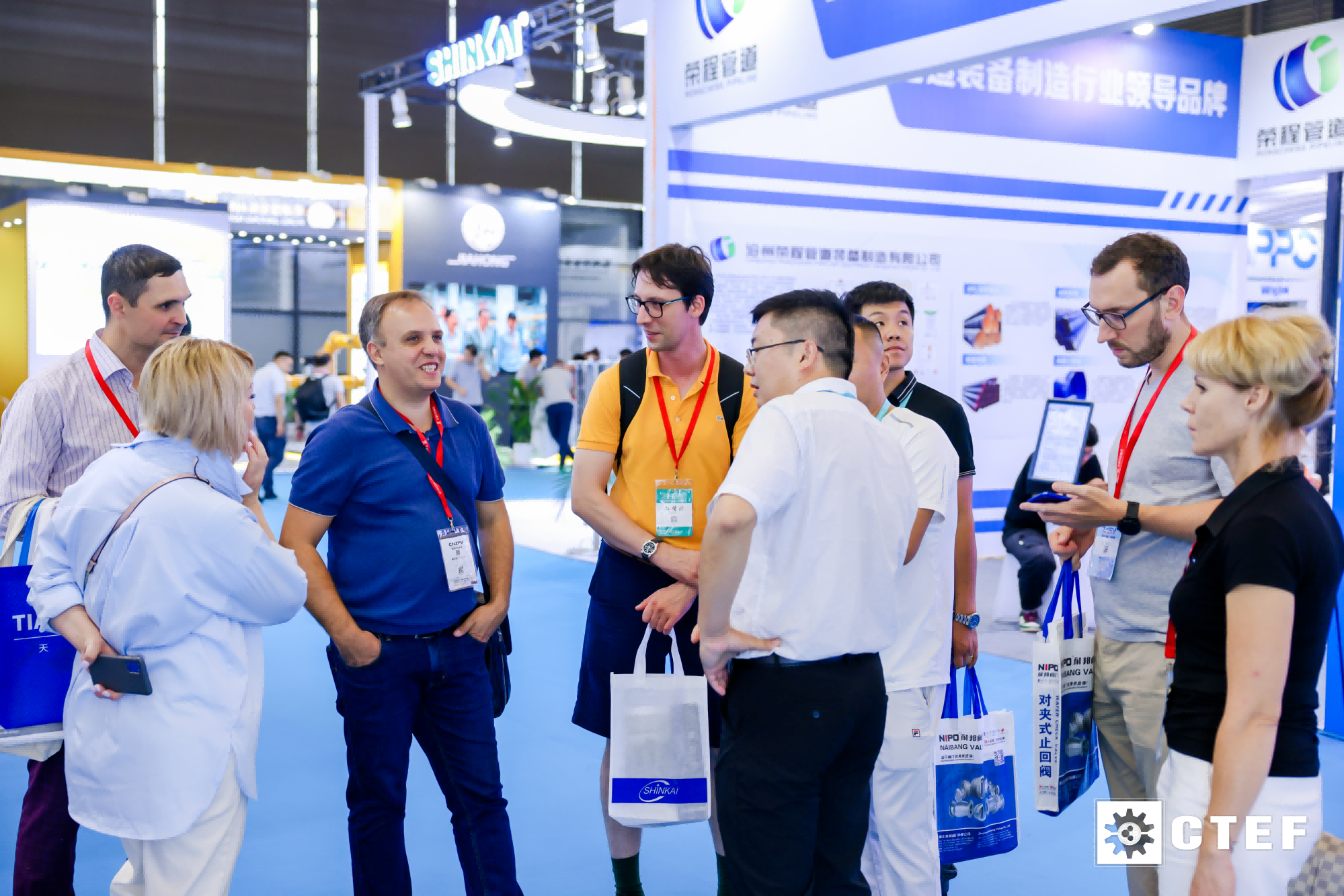 モーダルウィンドウで表示します。