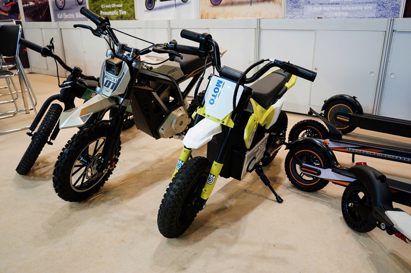 モーダルウィンドウで表示します。