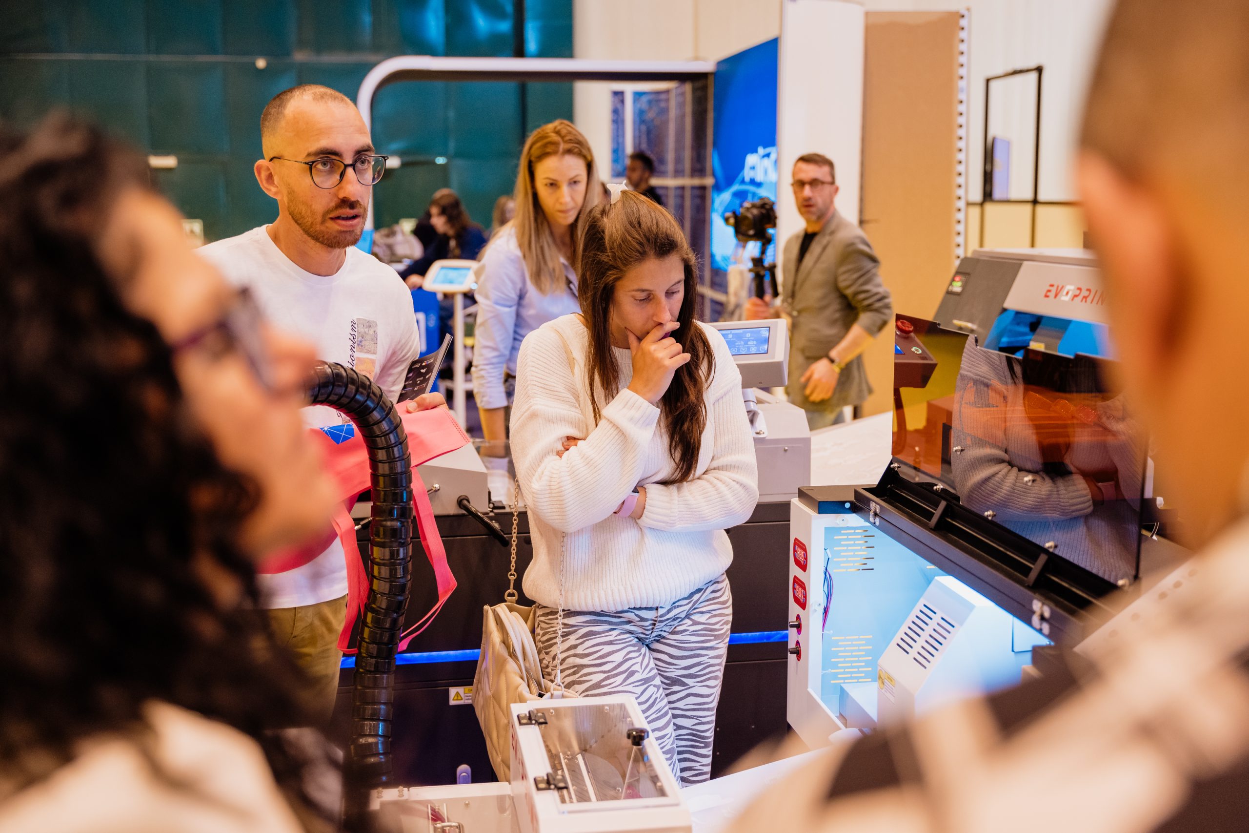 モーダルウィンドウで表示します。