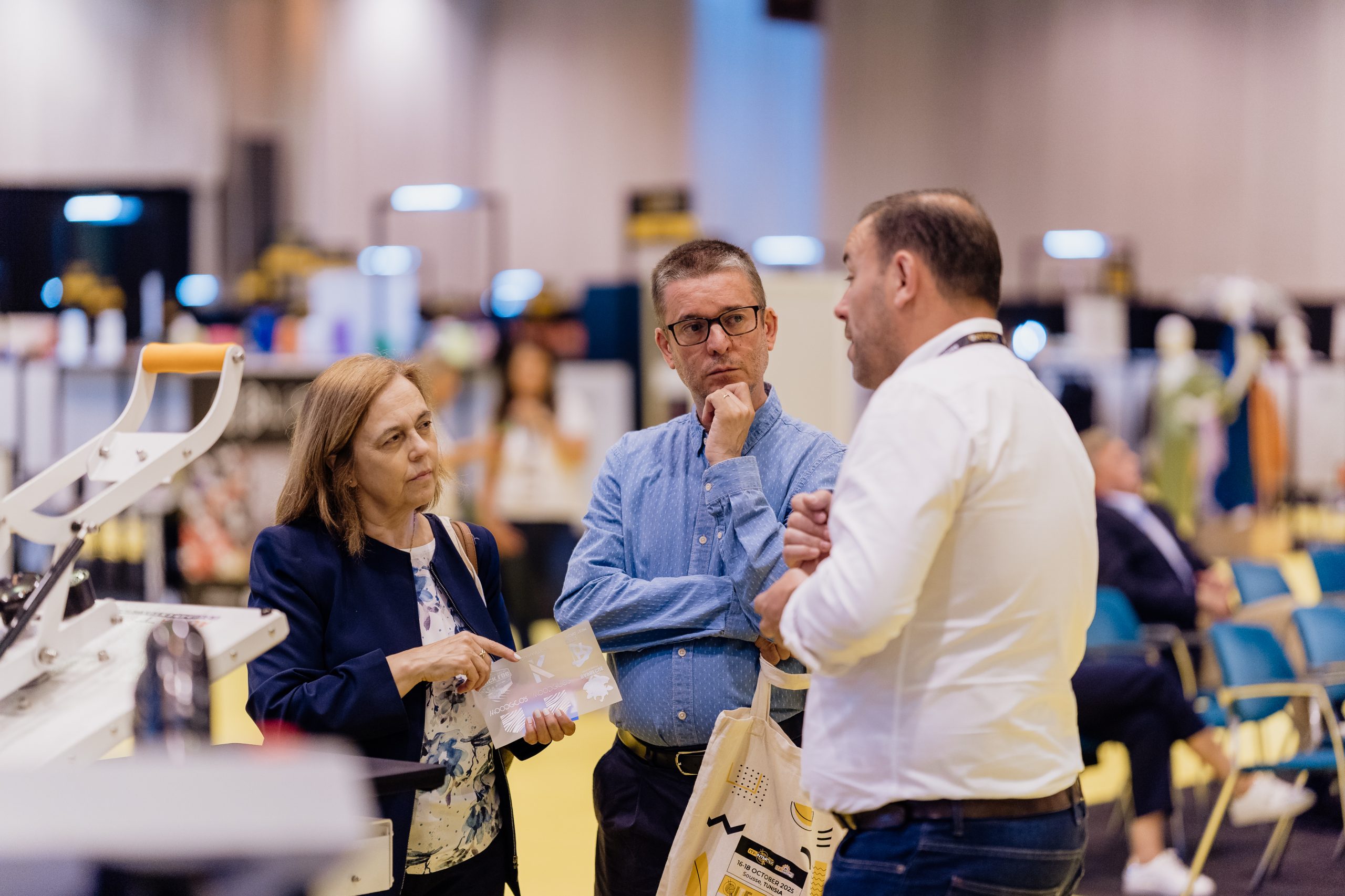 モーダルウィンドウで表示します。