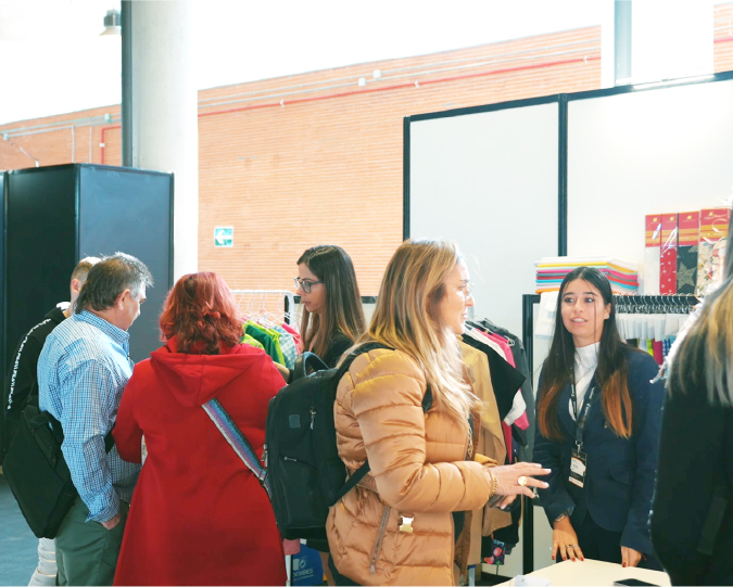 モーダルウィンドウで表示します。