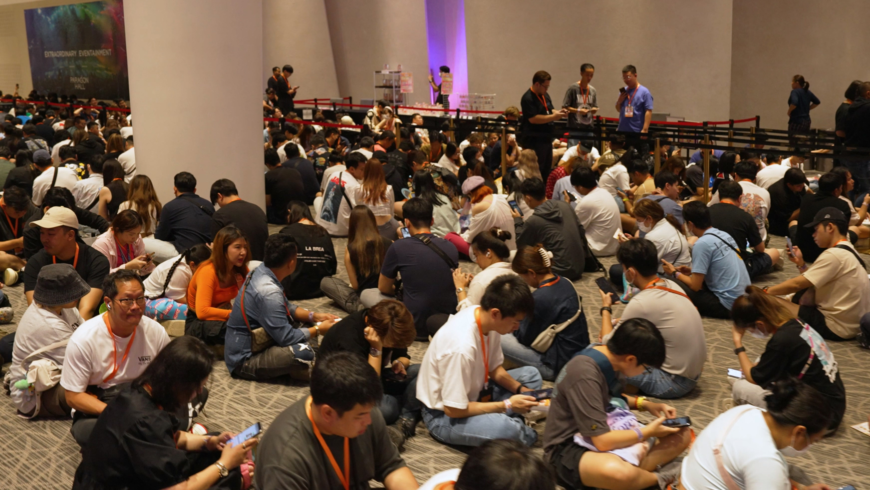 モーダルウィンドウで表示します。