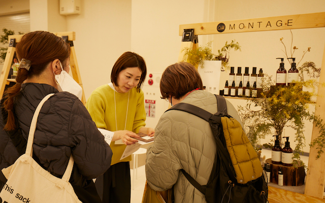 モーダルウィンドウで表示します。