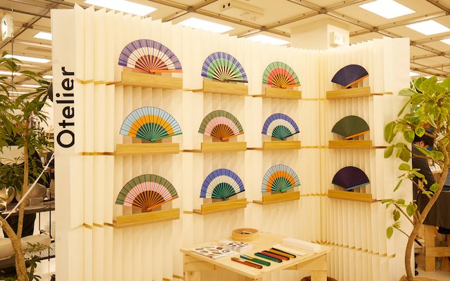 モーダルウィンドウで表示します。