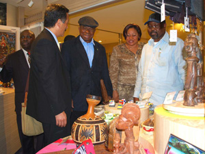 オジョー・マドゥエケ外務大臣