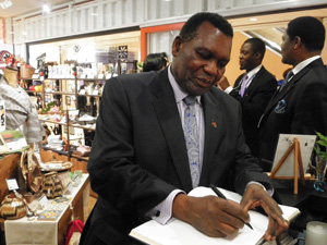 チャポンダ外務・国際協力大臣