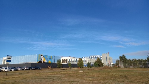 写真　コスタナイ州コスタナイ市にあるサリアルカアフトプロムの工場（ジェトロ撮影）