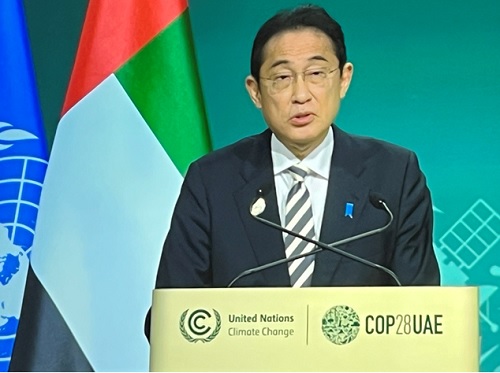 写真　COP28首脳級ハイレベル・セグメントでスピーチを行う岸田首相（ジェトロ撮影）