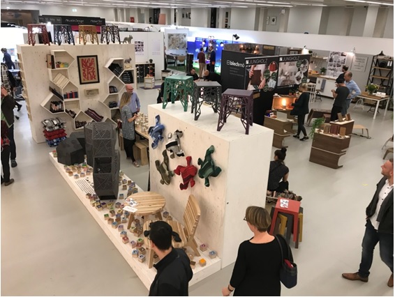写真　「インテリアと家具」をテーマとした展示会場の様子（ジェトロ撮影）