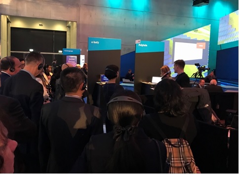 写真　スタートアップによる説明に注目が集まる（ジェトロ撮影）