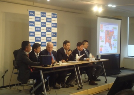 写真　セミナー第1部の質疑応答の様子（ジェトロ撮影）