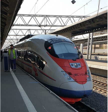 写真　モスクワ～サンクトペテルブルク間を走る特急列車「サプサン」。両都市を約4時間で結ぶ（ジェトロ撮影）