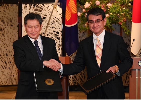 写真　署名式の様子（ASEAN事務局ウェブサイトより）