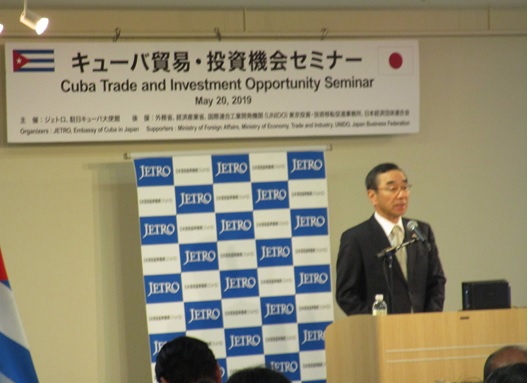 写真　主催者を代表してあいさつするジェトロの佐々木理事長（ジェトロ撮影）