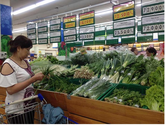 写真　地場スーパーの野菜コーナーの様子（ジェトロ撮影）