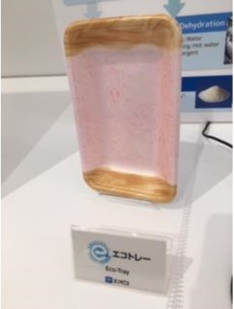 写真　使用済み発砲トレーを原料に戻し、再生された食品トレー（エコトレー）（ジェトロ撮影）