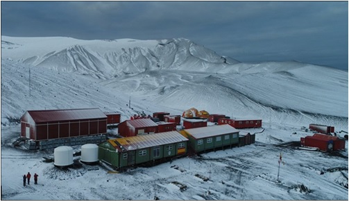 写真　南極におけるスペイン基地「ガブリエル・デ・カスティージャ」の耐寒倉庫（ギャップテック提供、同社が建設）