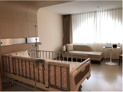 写真　日本人医療センター内の入院用個室（ジェトロ撮影）