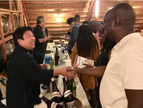 写真　試飲会の様子（ジェトロ撮影）