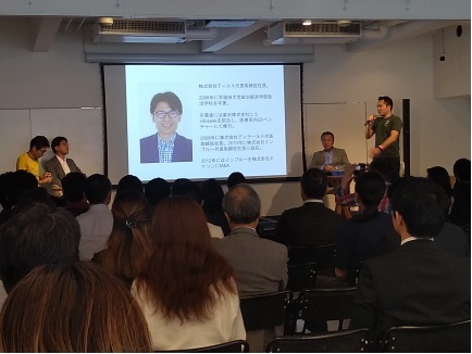 写真　パネルディスカッションの様子。左から大冨氏、吉崎氏、今庄氏、中山氏（ジェトロ撮影）