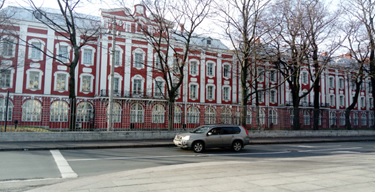 写真　総合12位に入ったサンクトペテルブルク国立大学。プーチン大統領の出身大学だ（ジェトロ撮影）