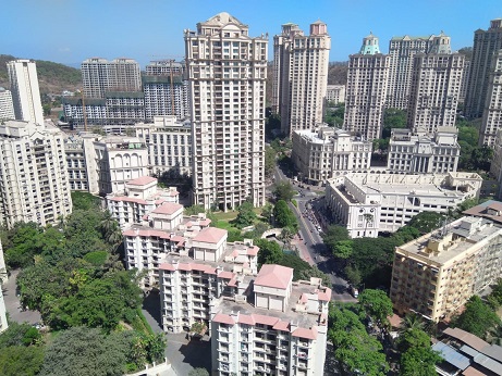 写真　高層住宅の開発が進むムンバイ郊外ポワイ地区（ジェトロ撮影）