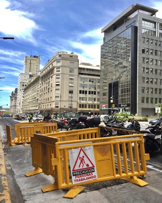 写真　「新型コロナ」前の移動量はまだ見られないブエノスアイレス市内（ジェトロ撮影）