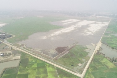 写真　東方面から経済特区の造成地を臨む（東亜建設工業提供）